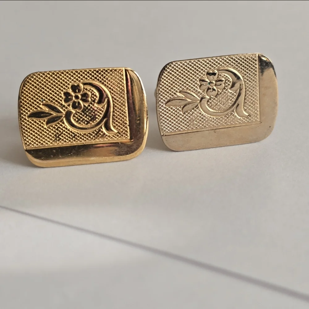 Vintage cufflinks gold tone floral cuff links